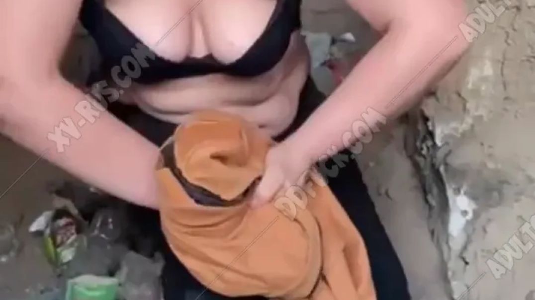 Русскую наркокурьершу заставили раздеться и выебали на камеру | Закладчицу трахнули спортики